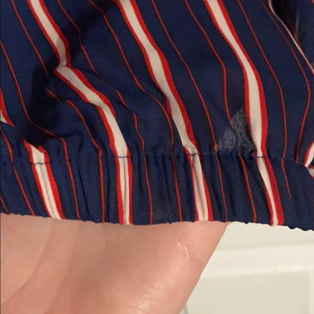 Crop top. - Picture 3 of 4